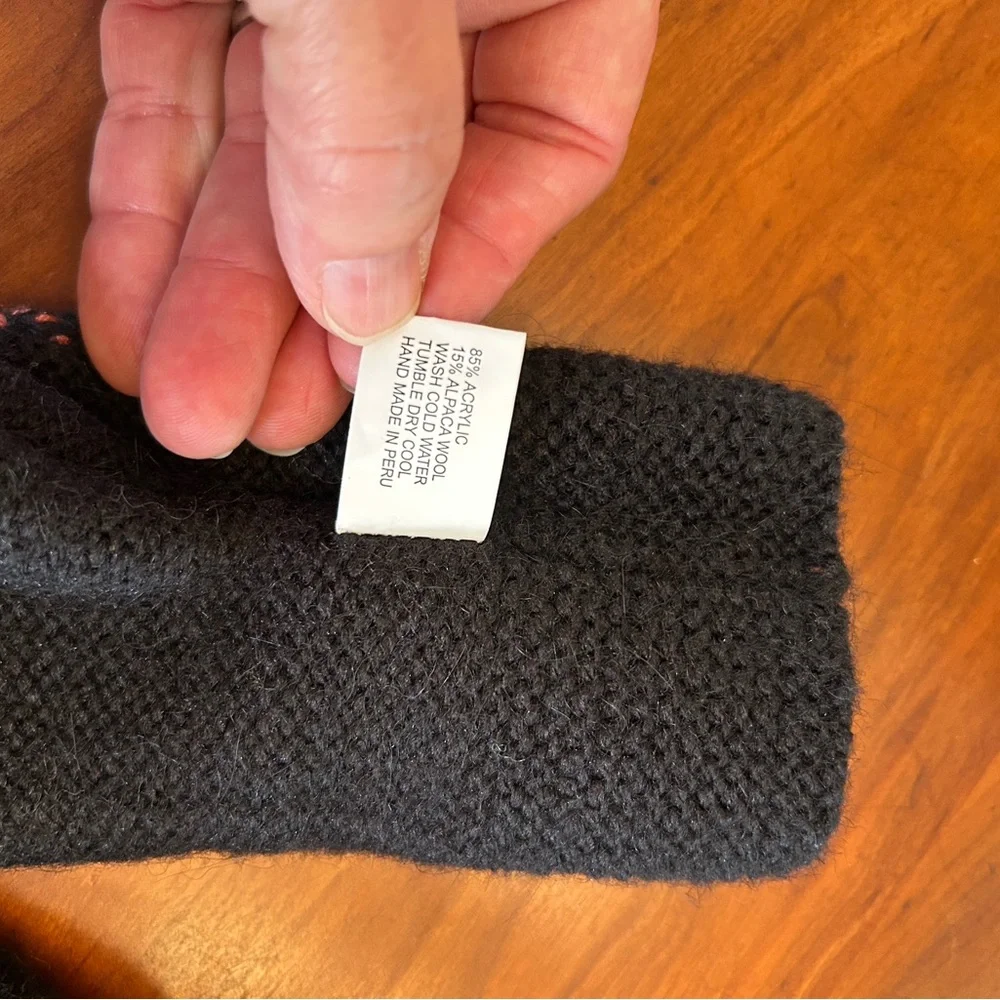 Peruvian Trading Company Black Fingerless Gloves with Floral Embroidery